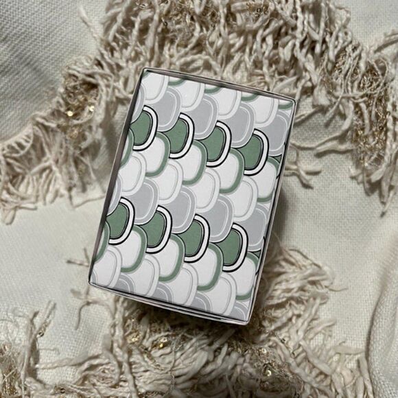 DIPTYQUE La Madeleine Candle 220g - Picture 6 of 9